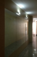 Entrada y escaleras de comunidad Al-Andalus (Bloque 1) en Baza. Sustitucion halogena bipin 50W por SMD led 4W E14 frio, reduccion del consumo electrico un 91%