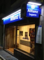 Oficina de Allianz Baza. sustitucion de downlight por discos led 20W calido, reduccion del consumo electrico un 71 %